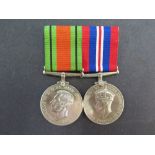 A group of two World War II medals - una