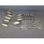 A collection of 18 pieces Continental 800 silver flatware including a ladle - Total weight approx.