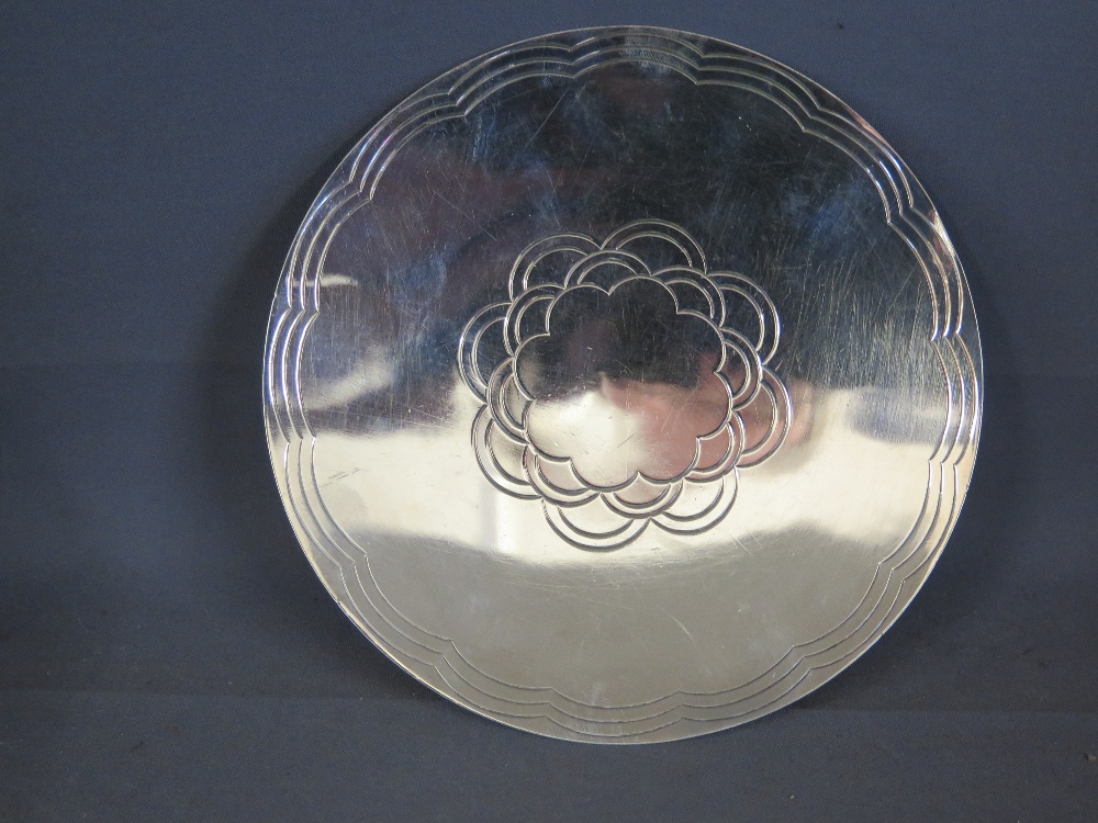 A silver footed dish - Goldsmiths and Si