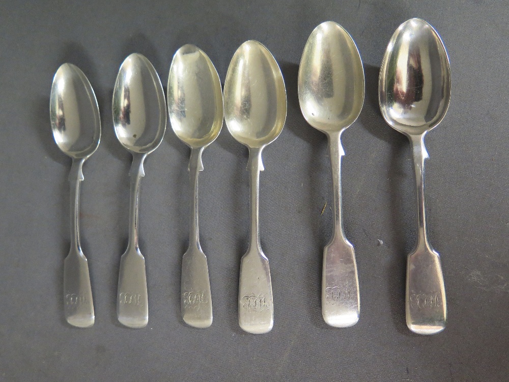 A set of six silver teaspoons - Weight a