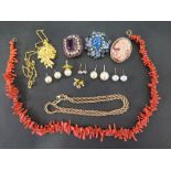 A quantity of costume jewellery - To inc