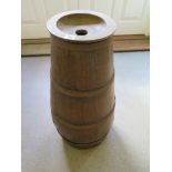 An oak Butter Churn with lid - Height 76 cm x Diameter 38 cm