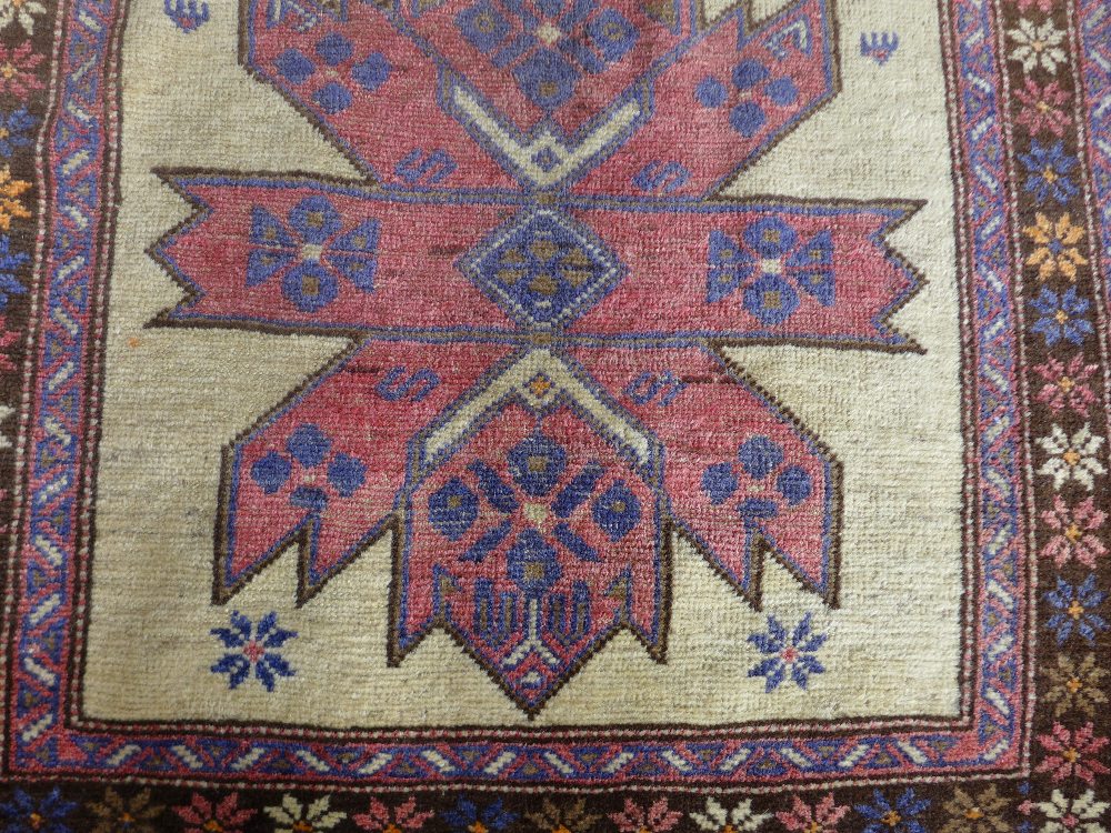 An old Persian rug - 96 cm x 162 cm - Image 2 of 3