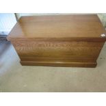A modern oak blanket chest - Width 94 cm