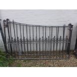 A pair of cast iron gates - Width of each 2.05 m x Height 1.32 cm