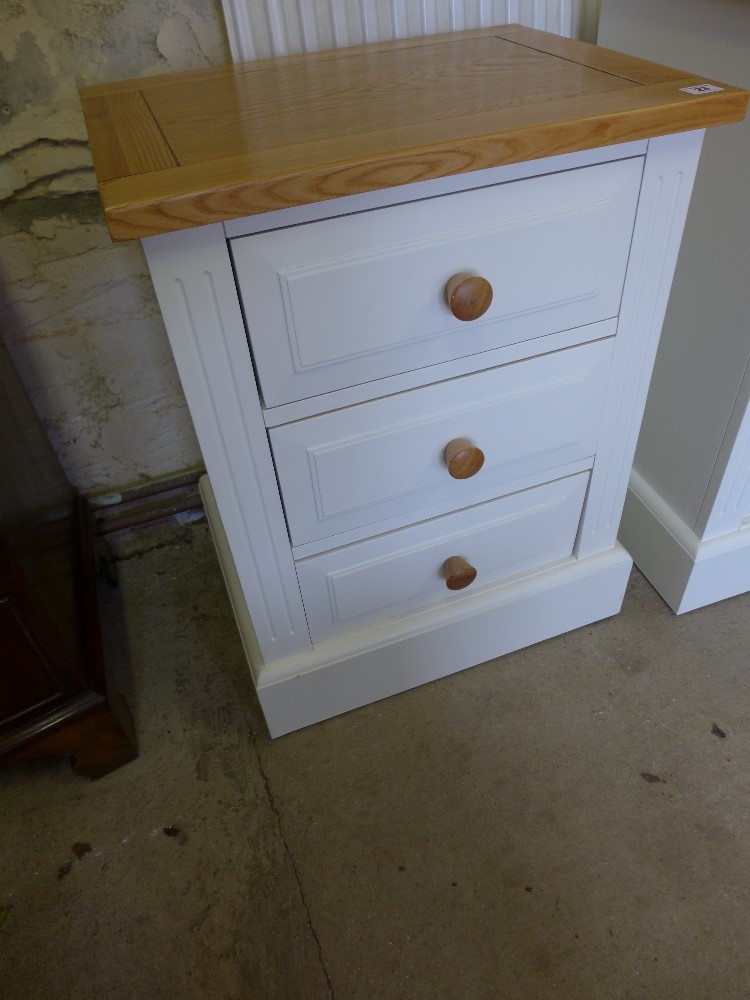 A Shaker style three drawer bedside chest - Width 53 cm