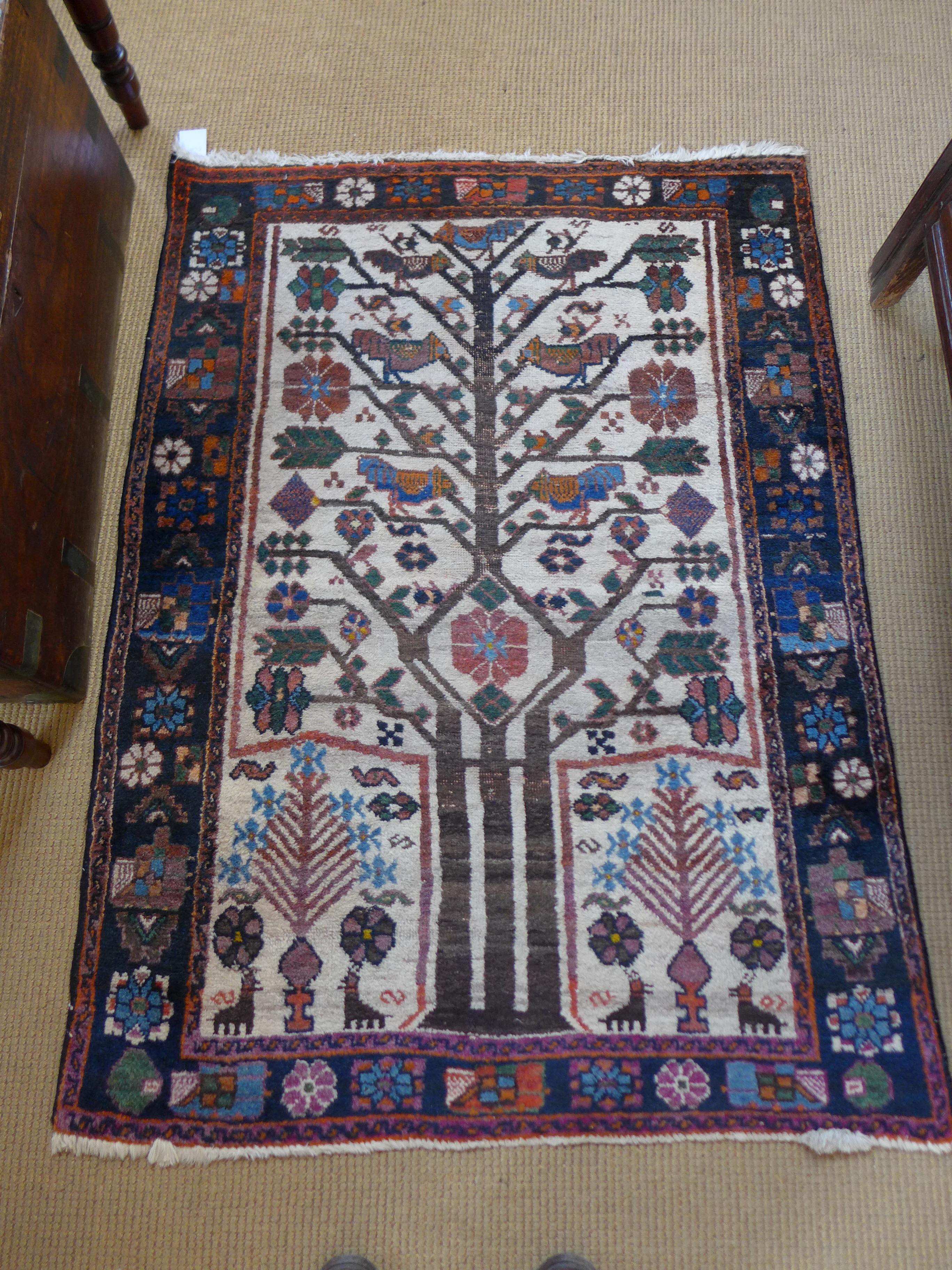 A hand knotted Shiraz rug with a cream field - 1.54 m x 1.11 m