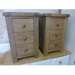 A pair of display oak bedside chests - Height 72 cm x Width 45 cm x Depth 40 cm