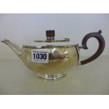 A Hukin and Heath silver teapot - Birmingham 1936/37 - Weight approx. 15 troy oz
Condition report: