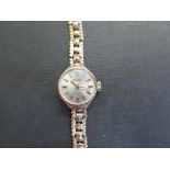 ACCURIST a ladies 21 jewel 9ct gold wristwatch - Hallmarked Birmingham - Length 18cms - Weight