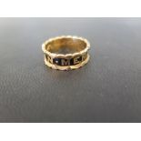 A mid Victorian 18ct gold memorial full-circle ring - With inscription to band dated 1854 -