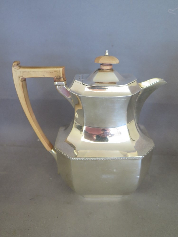 A silver water jug - Hamilton and Inches  - 1928/29  Edinburgh - Weight approx. 21 troy oz - Height