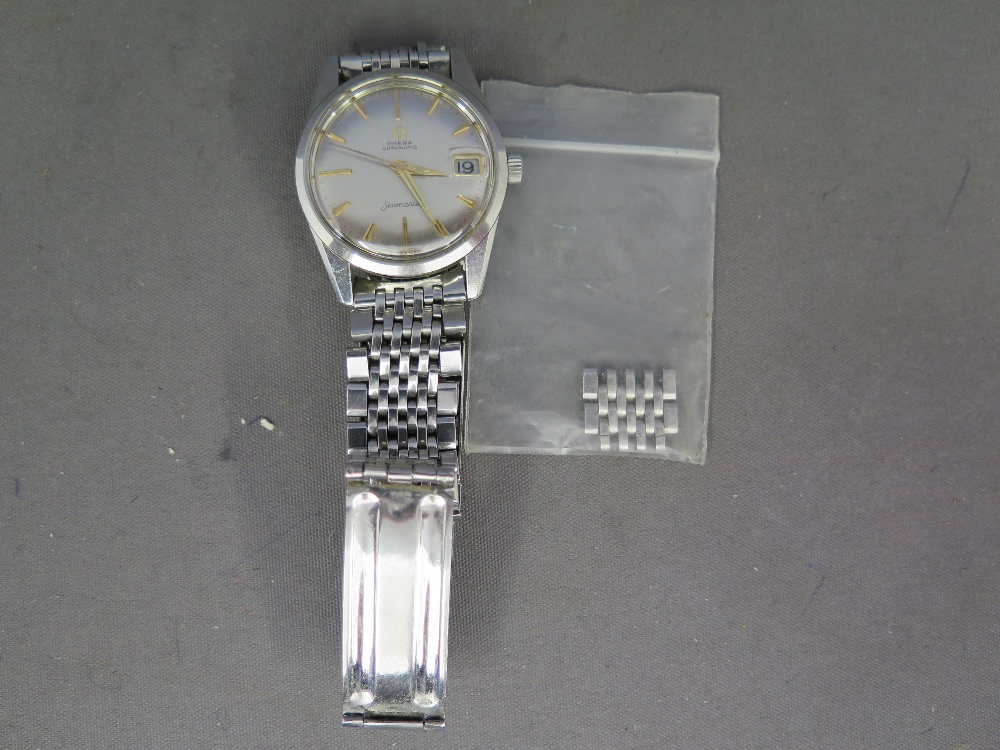 An Omega Seamaster wristwatch in stainless steel case with calendar and stainless steel strap in