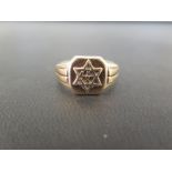 A 9ct gold signet ring - With star detail - Hallmark obscured - Ring size T - Weight approx 7.5gms