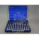 A cased set of hallmarked knifes and forks for fruit - Weight approx. 9.8 troy oz - Hallmarked for