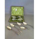 Five Victorian silver dessert spoons - Weight approx. 6.