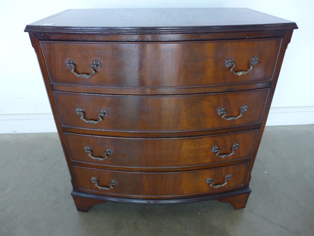 A mid 20th century bowfront mahogany four drawer chest - Height 83 cm x Width 79 cm x Depth 46 cm