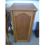 An oak single door cupboard - Height 95