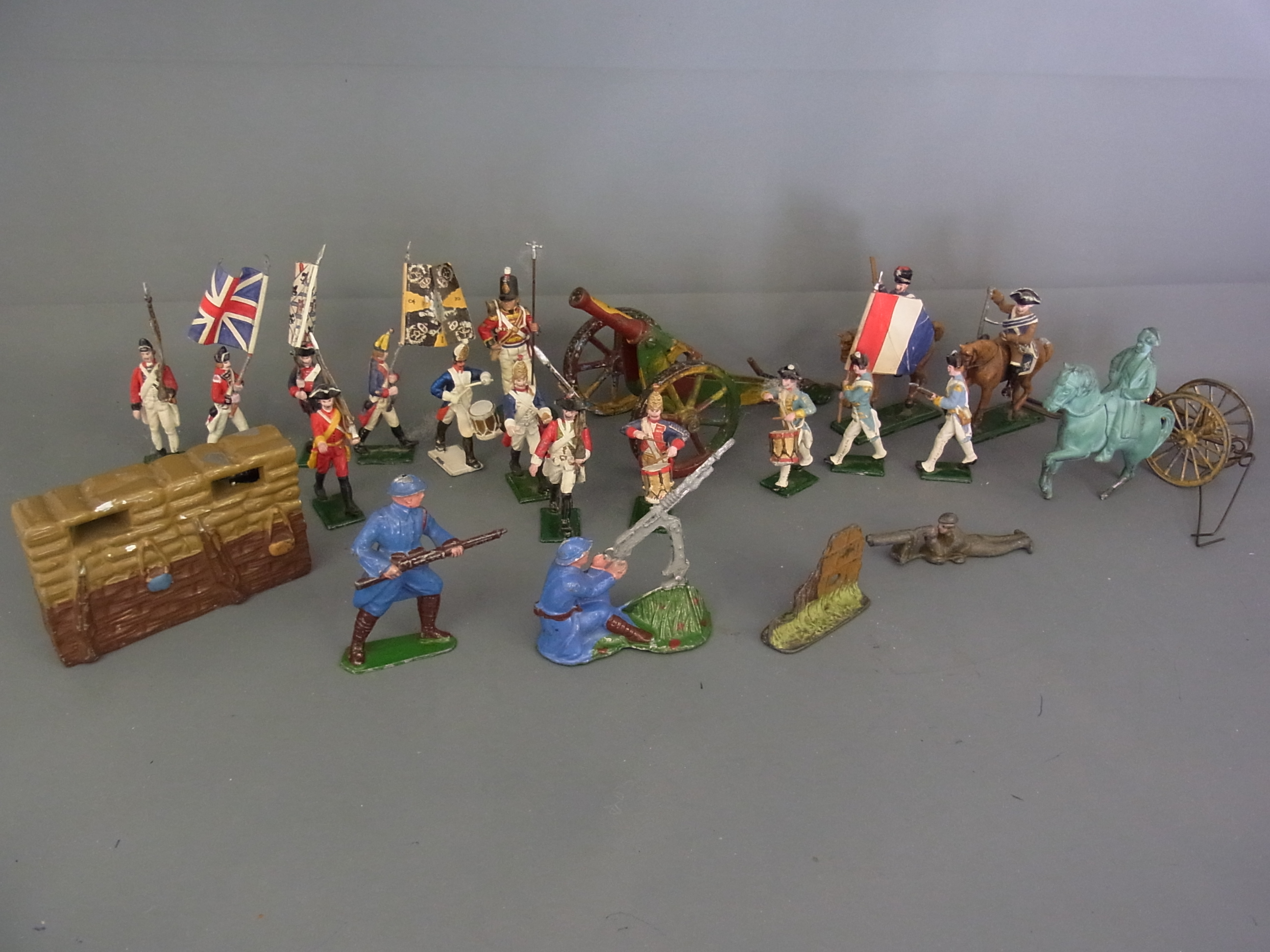 Britain's Lead Soldiers - A mixed lot of soldiers including fifteen colonial examples, - Image 2 of 2