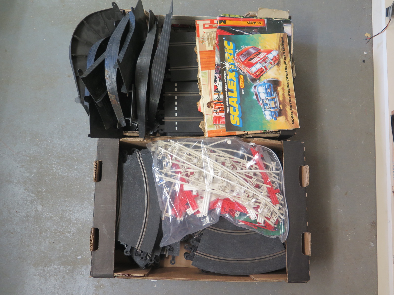 A quantity of Scalextric track and accessories including barriers and a small quantity of Trik Trak - Image 2 of 3