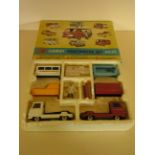 A Corgi Gift set G5/24 - Constructor set - Commer 3/4 ton chassis 
Condition report: Boxed,