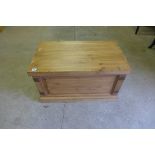 A small pine blanket box - Height 43 cm x 76 cm x 44 cm