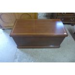 An inlaid mahogany blanket box - Height 47 cm x 94 cm x 45 cm