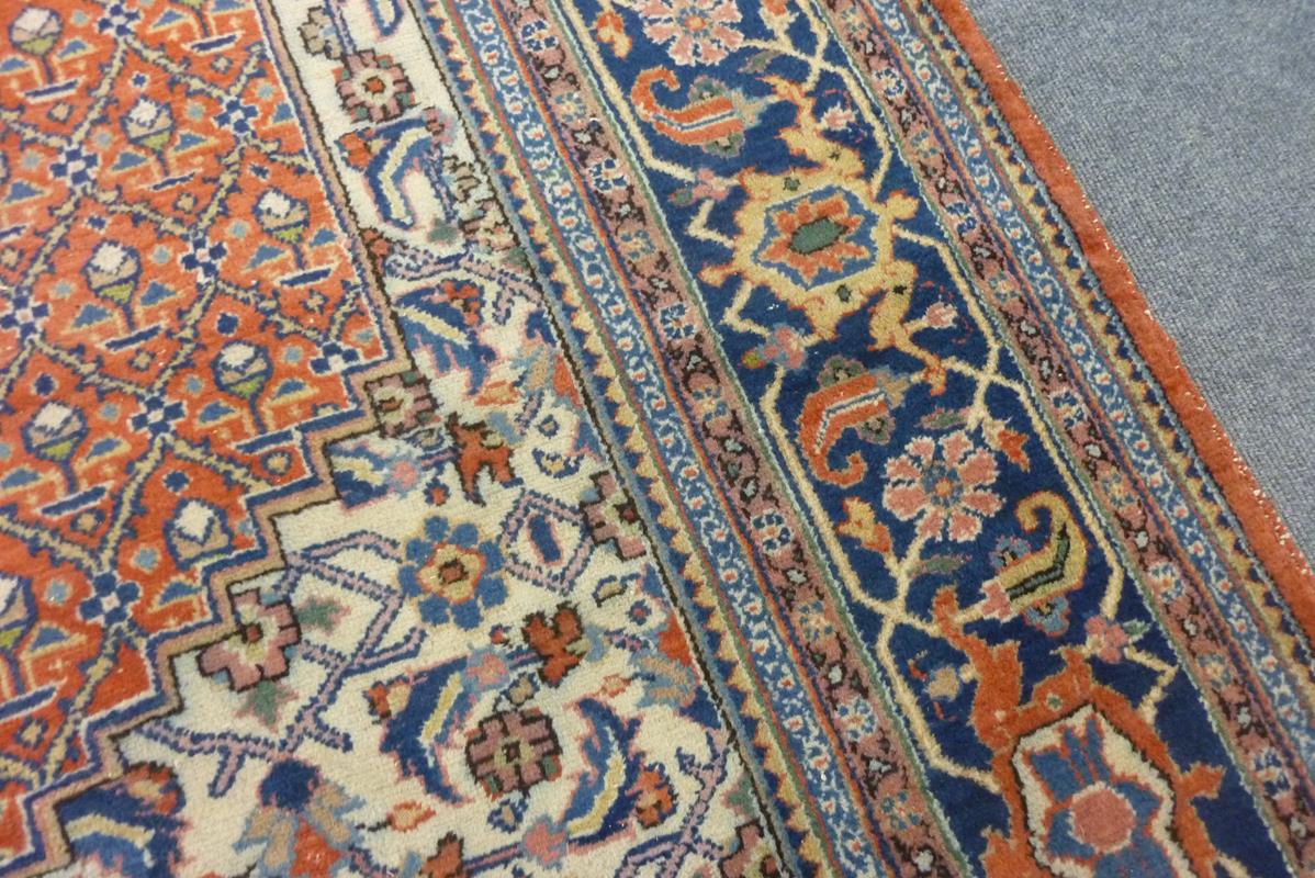 A good north west Persia carpet, possibly Malayer, mid 20th century, 335.5 x 252.5cm.
 
Lot 19 – a - Image 6 of 6