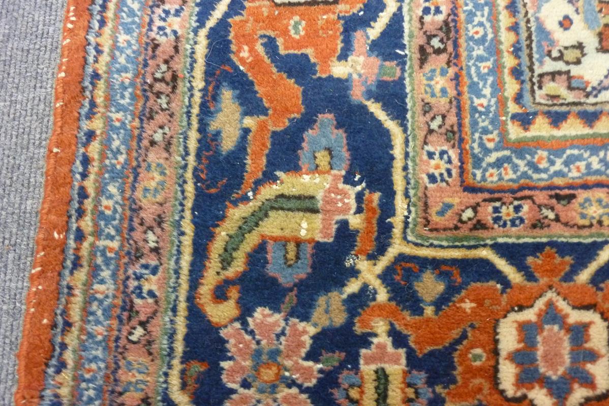 A good north west Persia carpet, possibly Malayer, mid 20th century, 335.5 x 252.5cm.
 
Lot 19 – a - Image 3 of 6