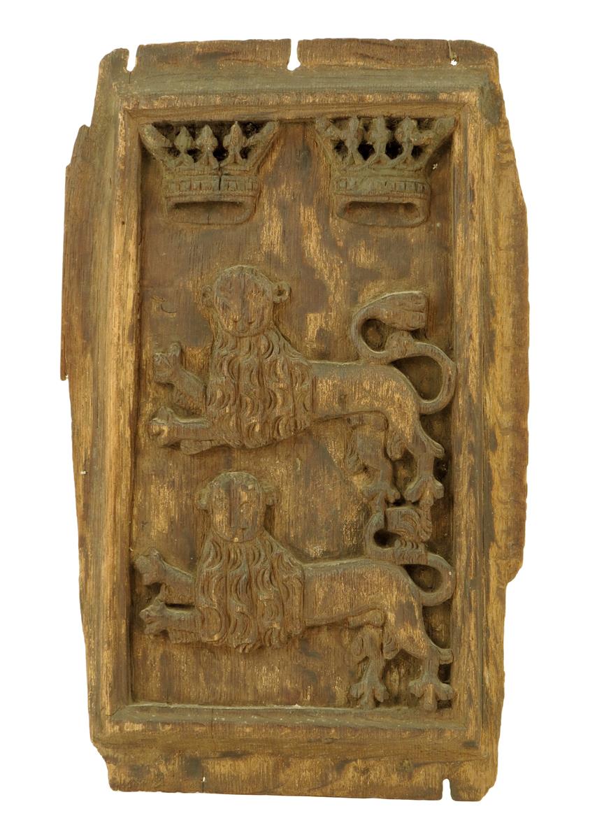 Five carved oak panels, two decorated with Romayne busts, one of a man with a helmet the other of - Image 4 of 5