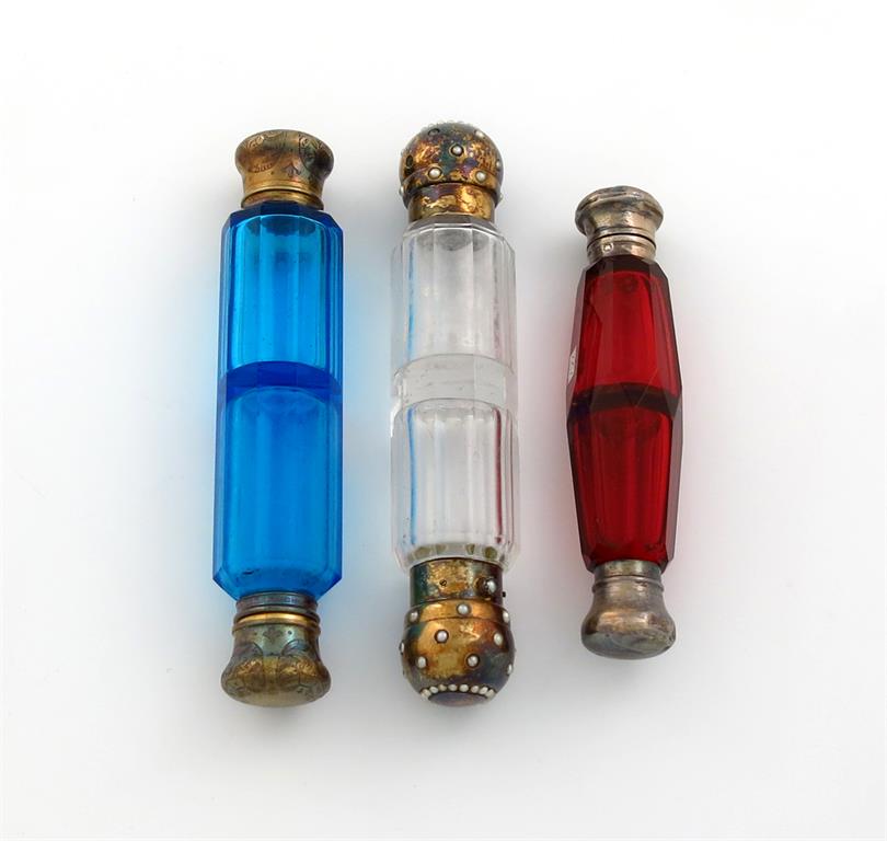 A Victorian silver-gilt mounted double-ended scent bottle, unmarked, cylindrical form, faceted clear