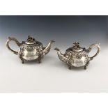 λ A pair of graduated William IV silver tea pots, by Robert Hennell, London 1834, circular