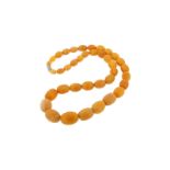 An amber bead necklace, 49cm. 26g.