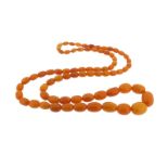 An amber bead necklace, 40g, 80cm.