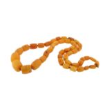 An amber bead necklace, 84cm. 91g.