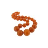 An amber bead necklace 48cm, 70g.