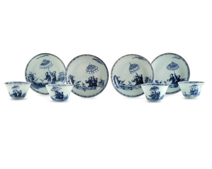 A SET OF FOUR CHINESE BLUE AND WHITE TEA BOWLS AND SAUCERS KANGXI 1662-1722 Painted with a Cornelius