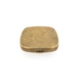 A gold compact with textured decoration. 6cm wide. 90g in total.