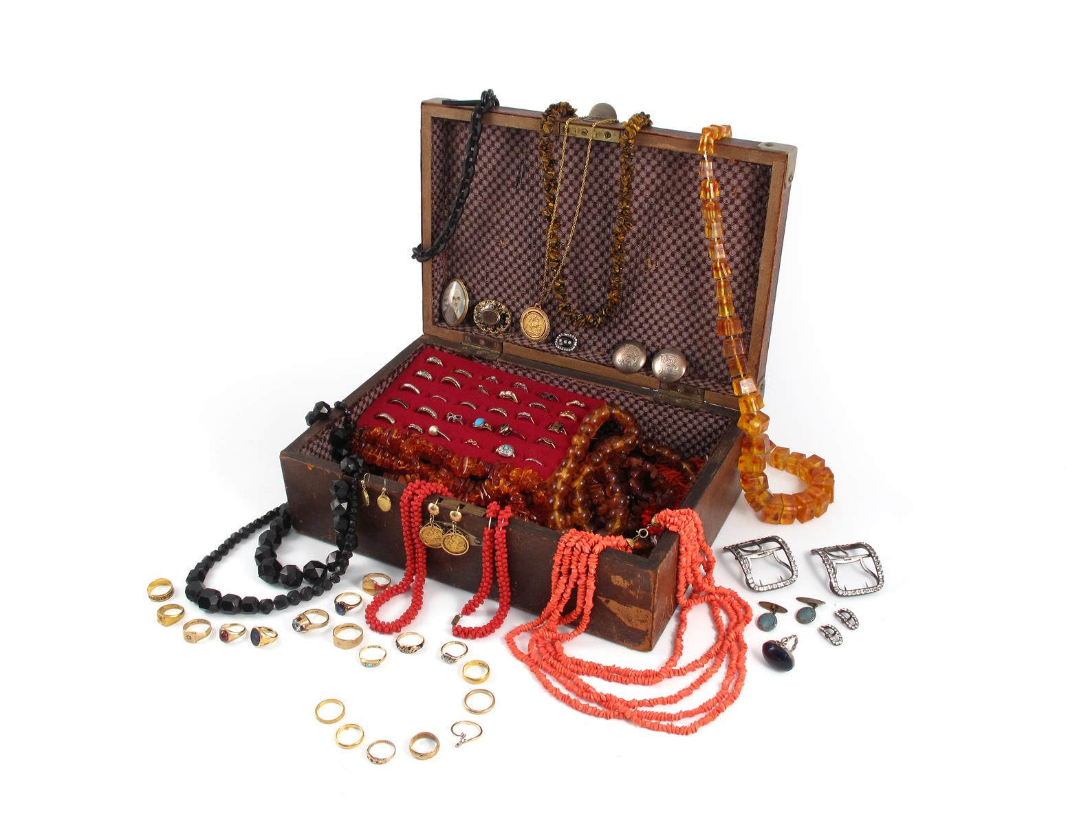 A jewellery box containing a large quantity of jewellery, costume jewellery etc, nineteen plain
