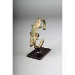 A Mali bronze bracelet, mounted a chameleon, 7.5cm wide, on a stand. (2)