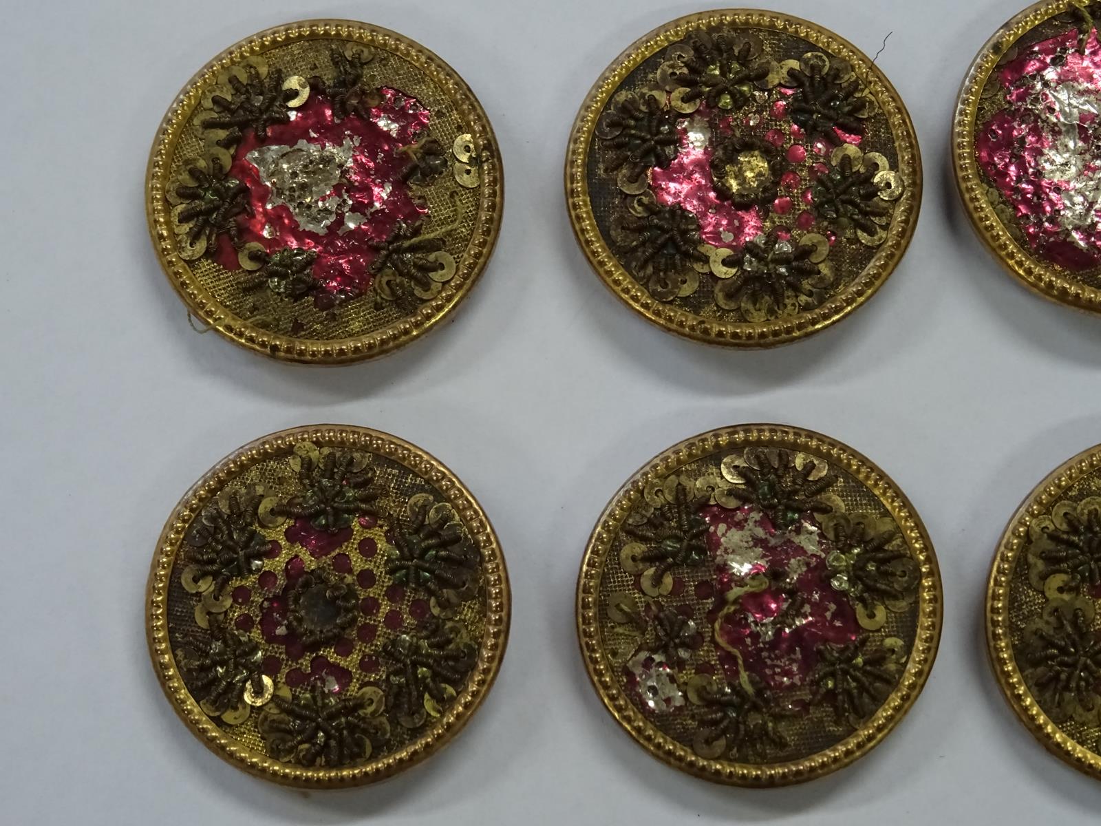 A set of ten Louis XV gilt metal and pink foil buttons, decorated with cannetille and applied - Image 4 of 5