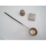 A silver toddy ladle, apparently unmarked, twisted horn handle, 41g all in; a Continental silver