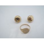 A 9ct gold signet ring, 2.6g; and a pair of 9ct gold stud earrings, each of fluted dome form, 3.4g