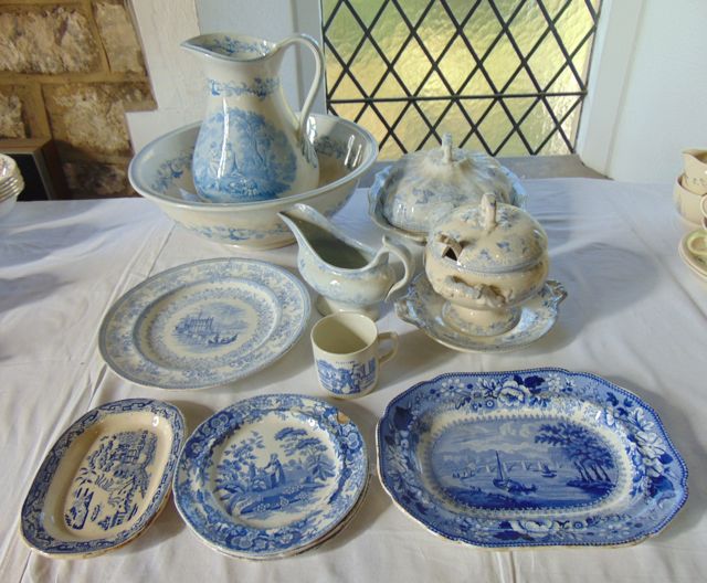 An early 19th century blue and white printed meat plate of oval form showing a view of the Thames at - Image 2 of 3