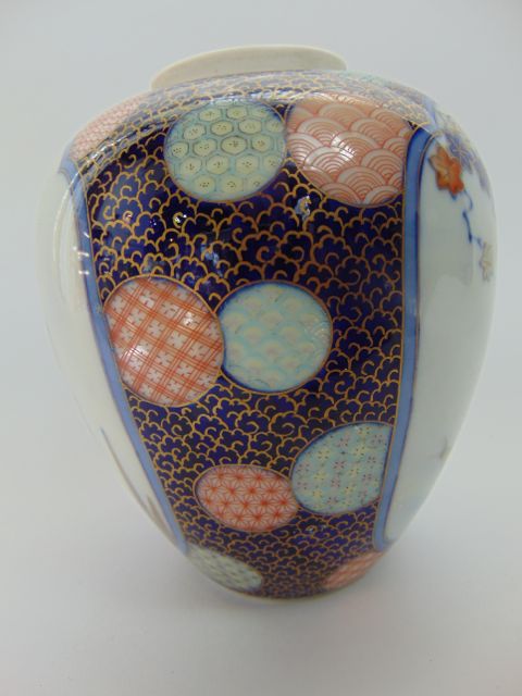 An early 20th century Japanese Fukagawa type vase and cover of ovoid form with painted panels to - Image 3 of 3