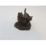 A small cast bronze study depicting a pair of kittens (unsigned), 641 grams approximately