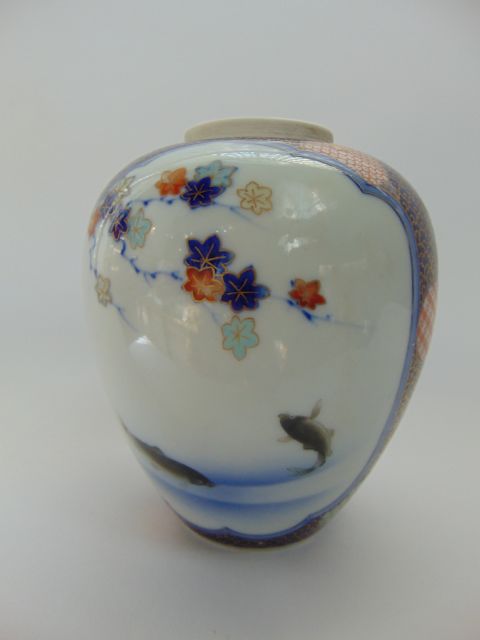 An early 20th century Japanese Fukagawa type vase and cover of ovoid form with painted panels to - Image 2 of 3