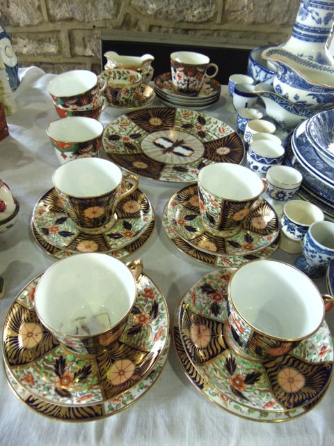 A collection of 19th century Imari pattern tea wares with painted and gilded floral and wheatear - Image 2 of 2