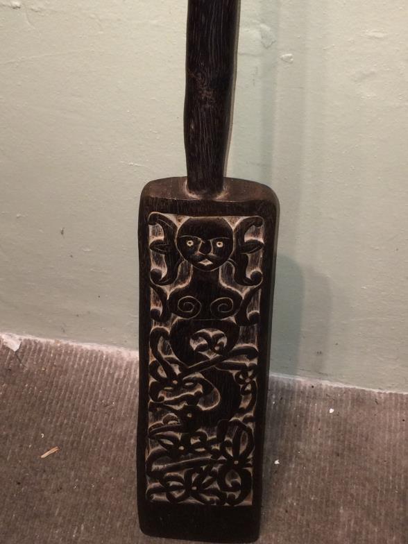 A Decorative Dayak Paddle To bid live please visit www.yeovilauctionrooms.com - Image 4 of 4