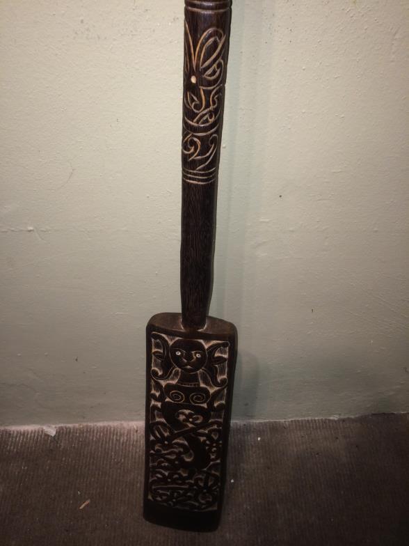 A Decorative Dayak Paddle To bid live please visit www.yeovilauctionrooms.com - Image 3 of 4